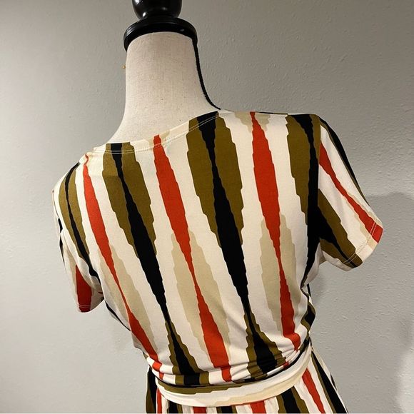 Banana Republic short sleeve midi wrap dress - Picture 9 of 11